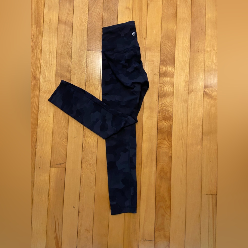 Lululemon Wunder under Luxtreme 23” leggings black camo